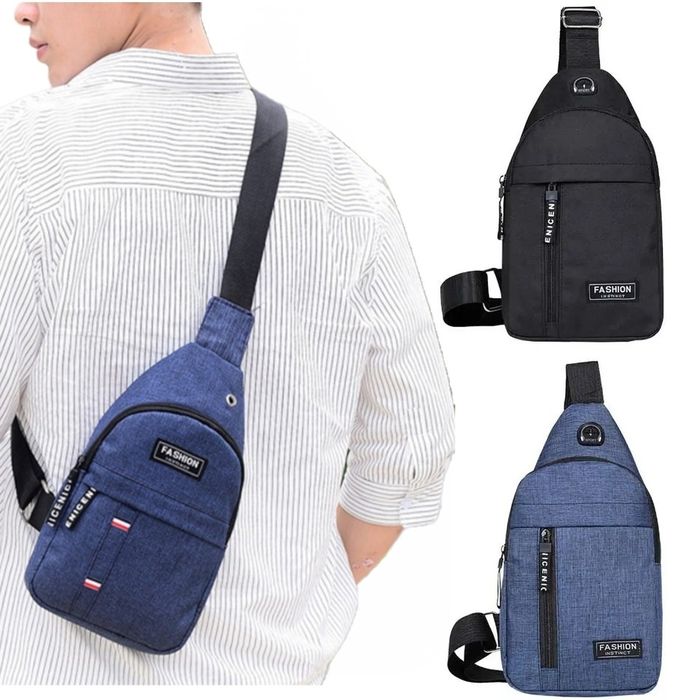 Borsetă de piept/spate. Două buzunare. Bretea diagonală. Gaică metal.