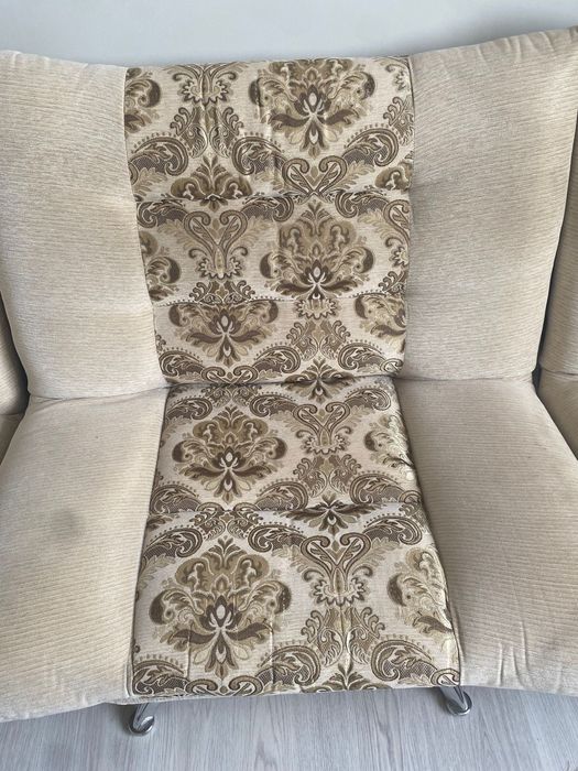 Мягкая мебель и телевизор