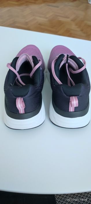 Skechers GOrun Max Cushioning Elite.