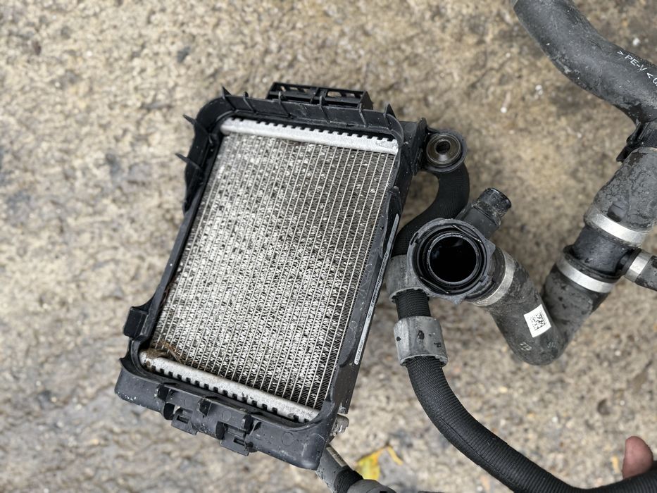 Воден радиатор кулер bmw f30 f32 f33 f36 340xi 440xi бмв 340хи 440хи