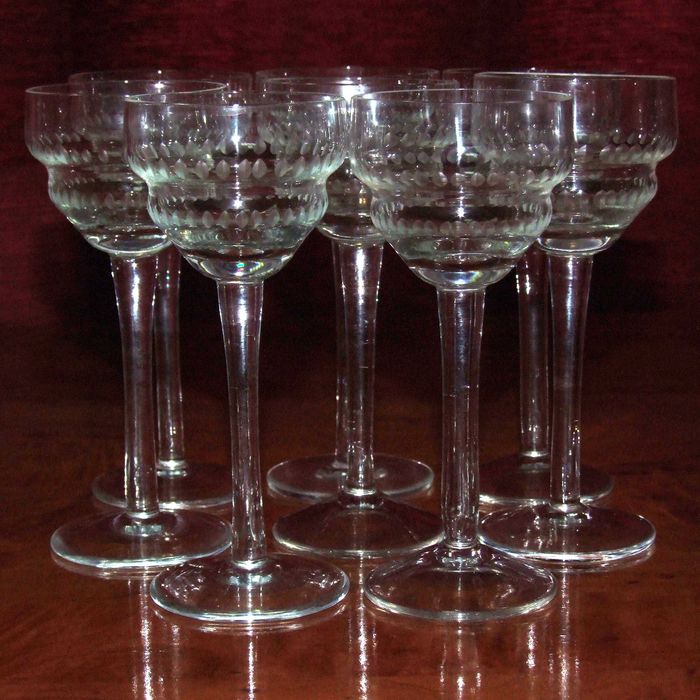 Set 8 Pahare cu picior pt bauturi tari, cristal, pt mese festive, NOI