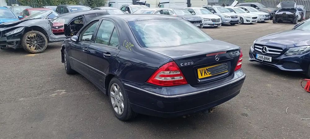 Dezmembrari / Dezmembrez Mercedes Clasa C (W203) Facelift 2.2 CDI 646963 cutie viteze automata cod culoare " 359 (Albastru tanzanit - vopsea metalizată)"