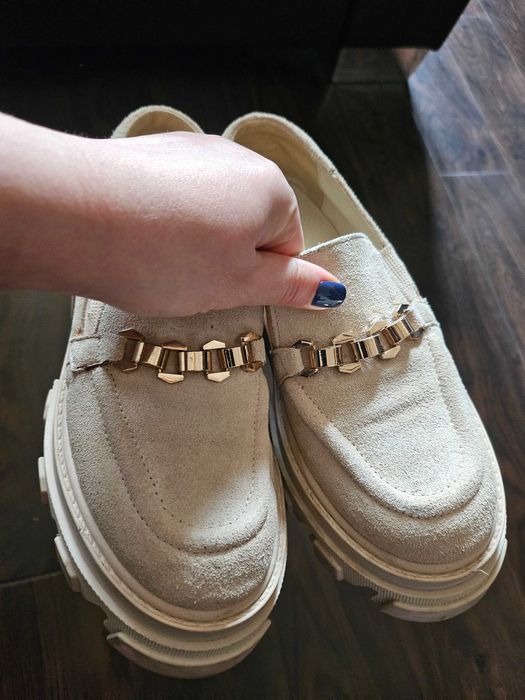 Pantofi din piele intoarsa, marimea 36, pastrati foarte bine