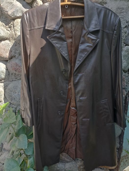 Плащ его, но шляпы нет