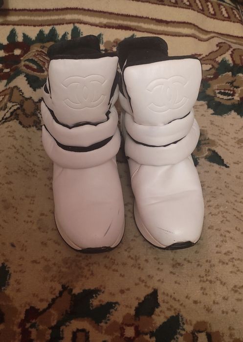 Продам белые сапошки