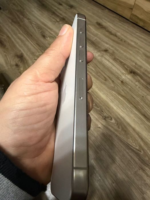 iPhone 15 pro 256 GB. 1290 лв С гаранця до април 2026 г.