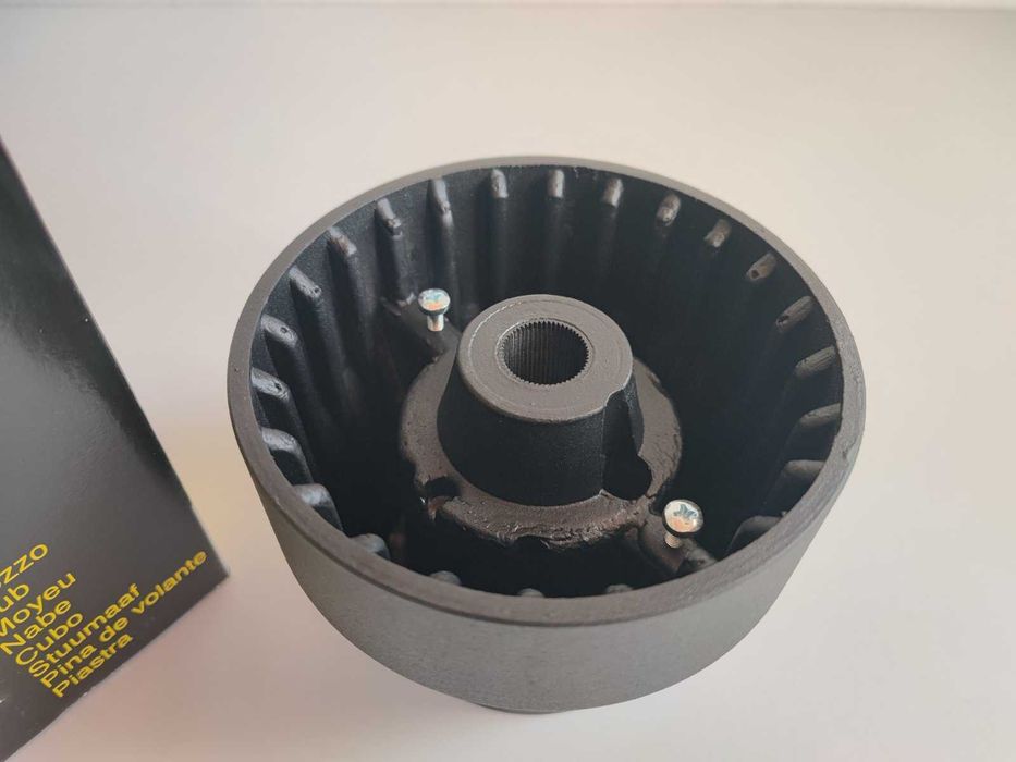 Фланец за волан БМВ Е30 Е34 Е28 Италиански Luisi главина BMW E34 E30