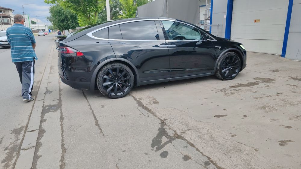 Tesla model X, long range