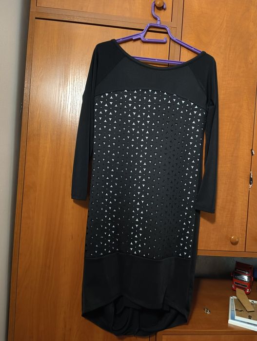 Дамска рокля над коляното