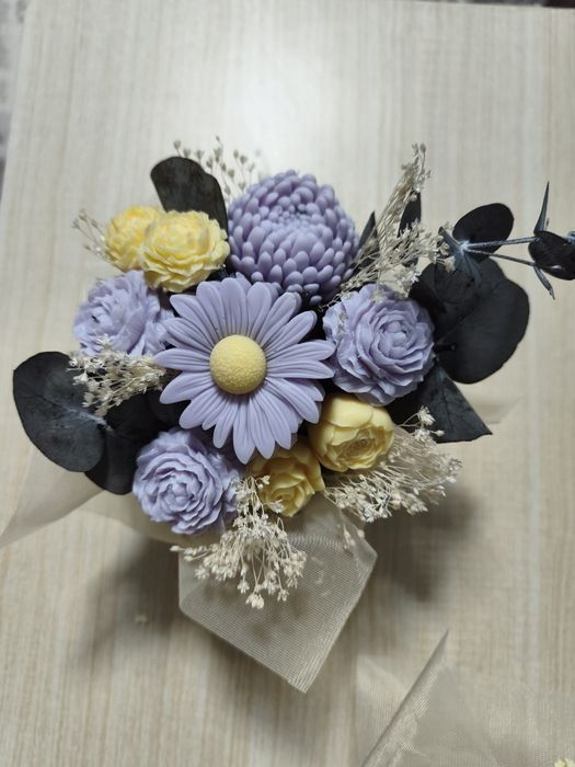 Buchet flori din ceară parfumată – Cadou handmade elegant și delicat