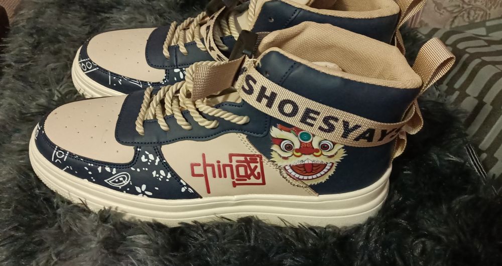 Продам кроссовки новыее