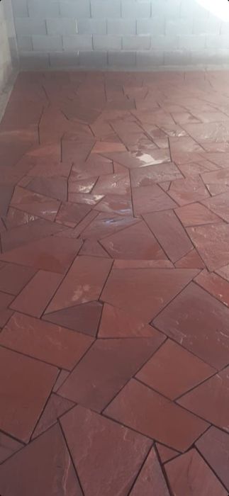 Дики камен прадаяотся