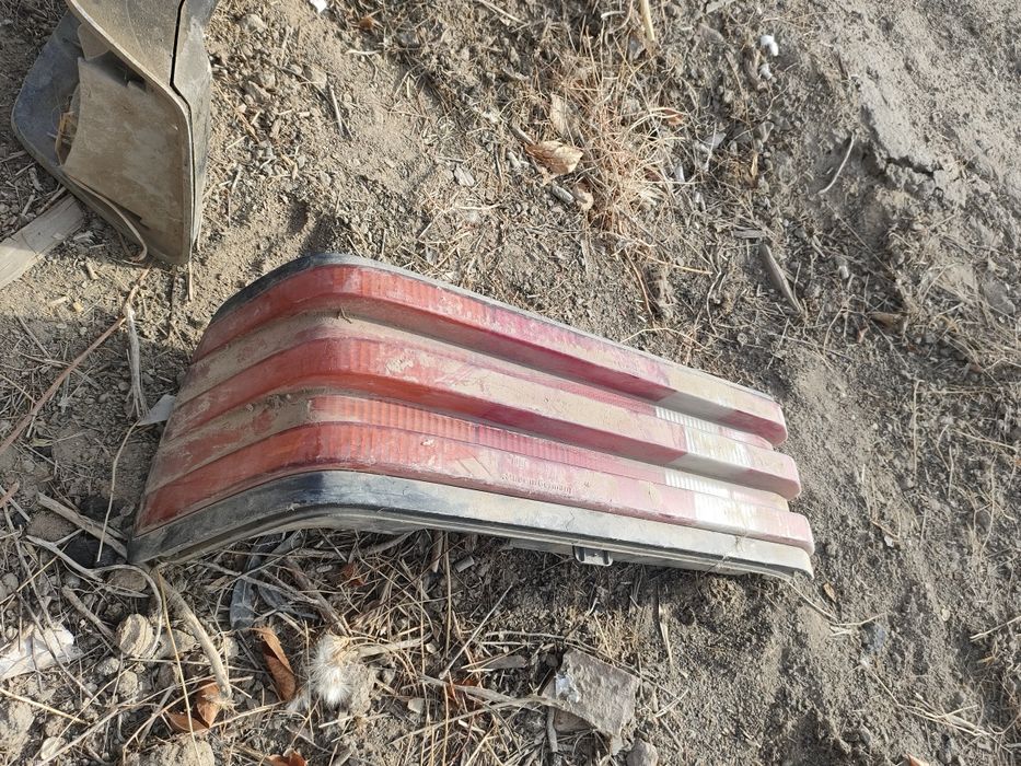 Задний плафон правый 190 мерс