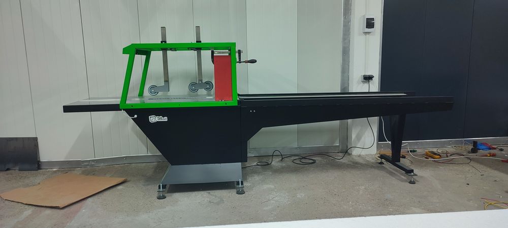 Masina de laminat profile decorative din polistiren