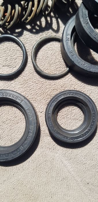 Продам сальники лобовые