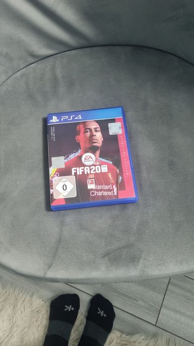 Ps4 pro 1tb + 2 controlare