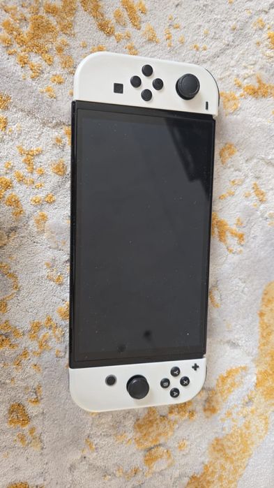 Продам nintendo switch oled
