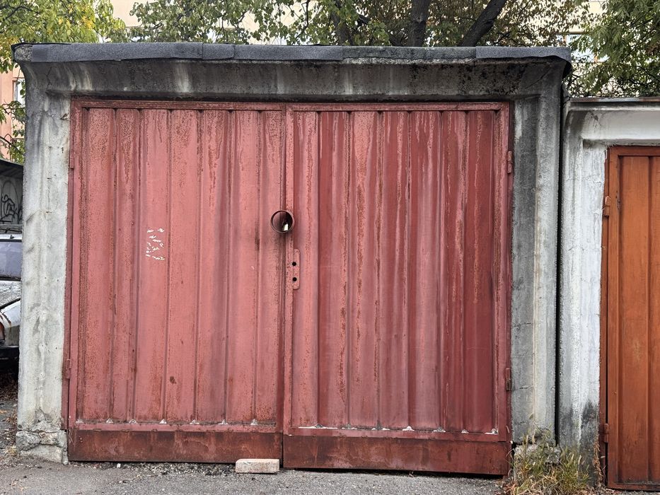 Închiriez garaj – zona Titulescu / Godeanu, Cluj-Napoca  Închiriez garaj cu suprafața de aproximativ 15 mp (5 m x 3 m)