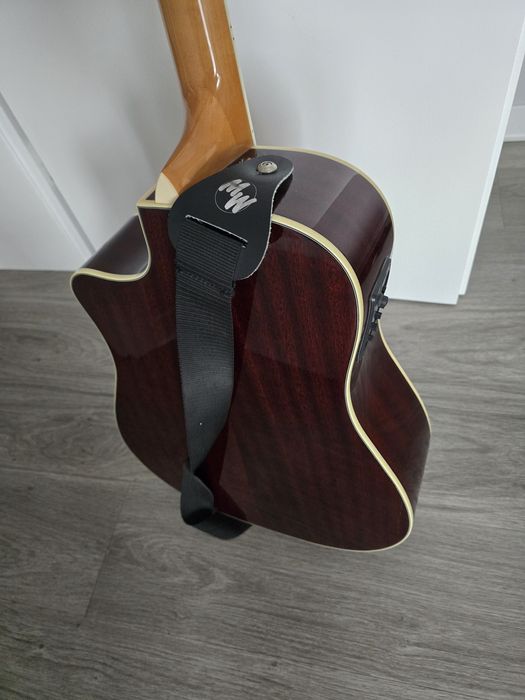 Chitara bass Fender, electro-acistica