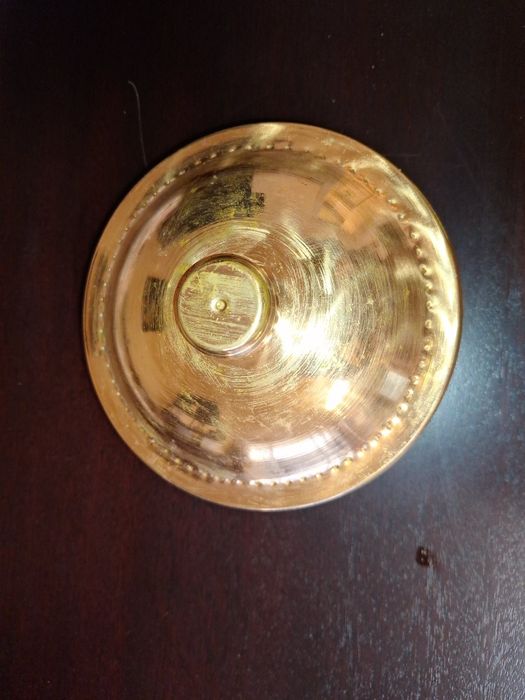 Продавам медна бонбониера