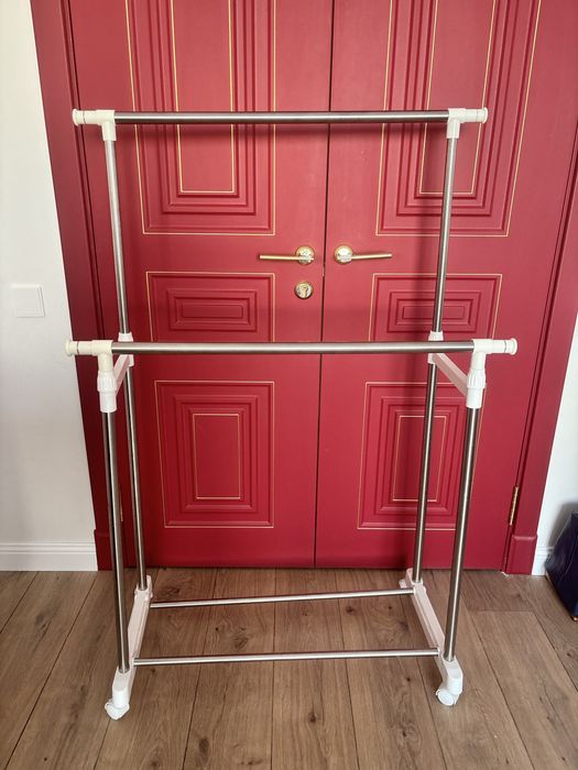 Виестительная вешалка для одежды