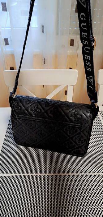 Луксозна дамски чанта GUESS