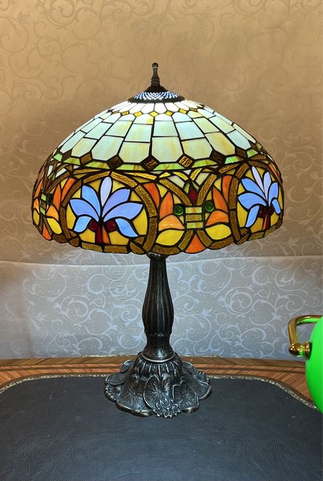 Lampă Tiffany *** vintage / antic / vechi / retro ***