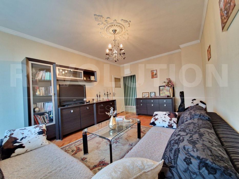 Продава се Тристаен апартамент в София, Дружба 1 - 91 кв.м за 1233 €/кв.м - Снимка #2