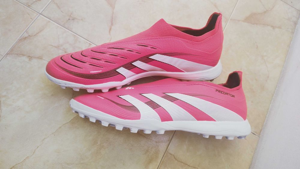 Adidas Predator за изкуствен терен