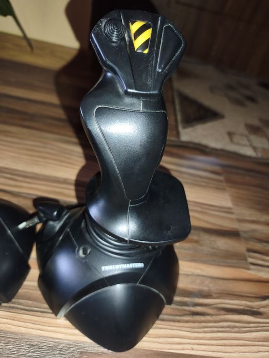 Vând joystick uri de gaming