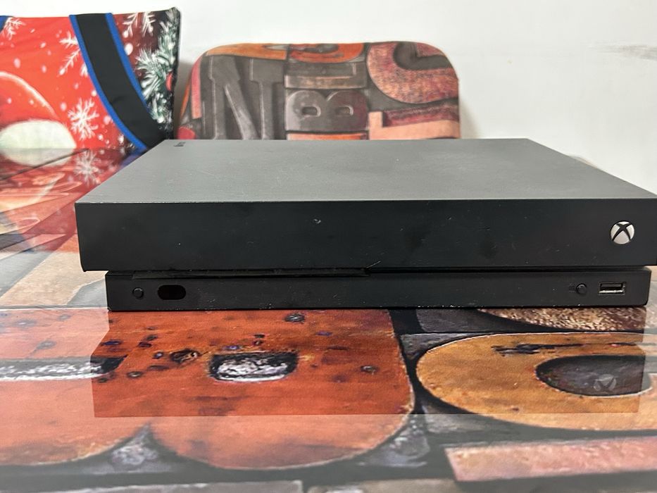 Xbox one X 1TB stare buna‼️‼️‼️
