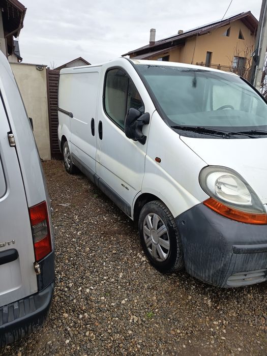 Vând, Schimb Renault trafic 1.9 tdi cu mașina cu locuri.