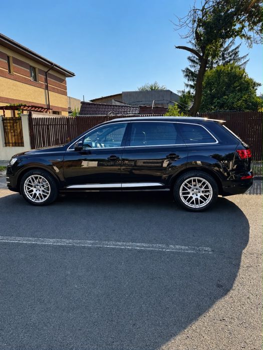 Audi Q7 3.0 TDI Quattro pachet S line/ Panoramic/ Ambientale/ Perne 5 Moduri de condus