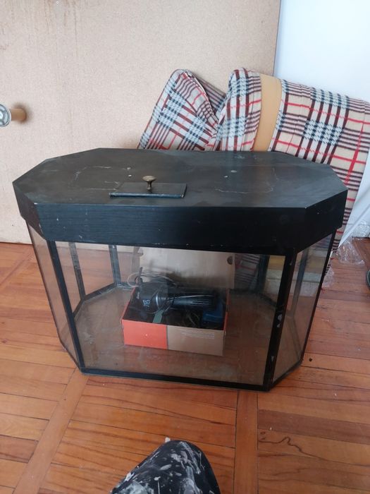 Аквариум б/у продам.