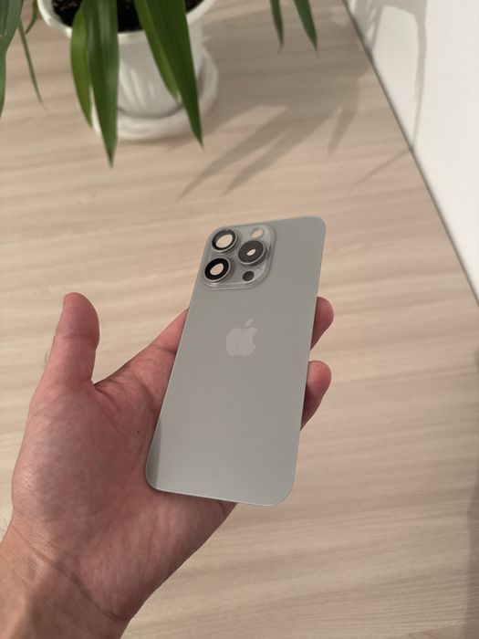 Задняя крышка iphone 15 pro