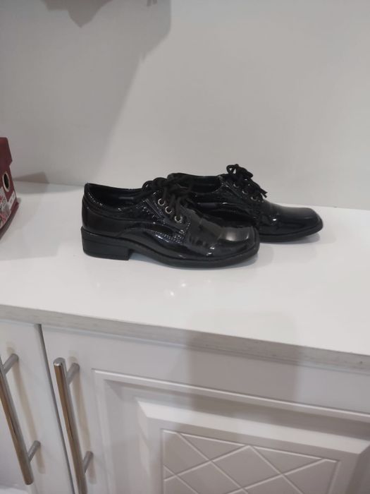 Продаю детские туфли