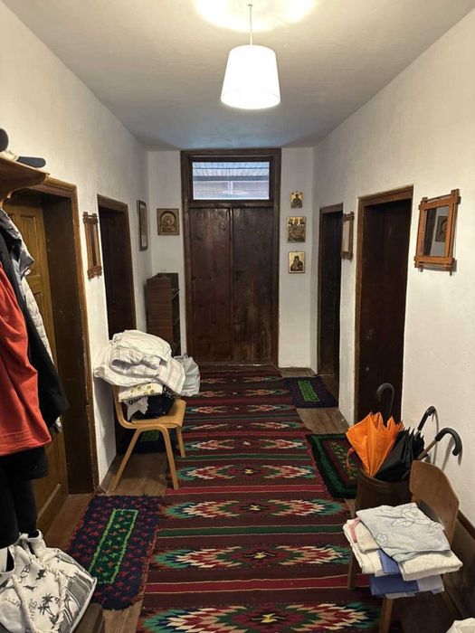 с. Гложене общ.Тетевен обл. Ловеч - къщи с двор