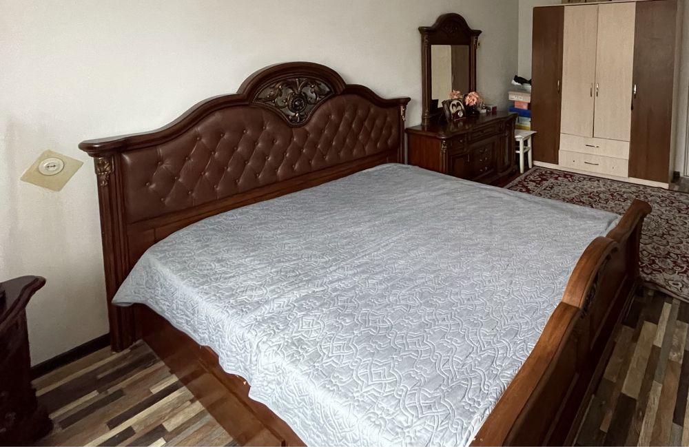 Продам спальный гарнитур