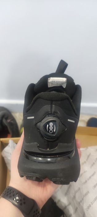 Продам кроссовки Strobbs