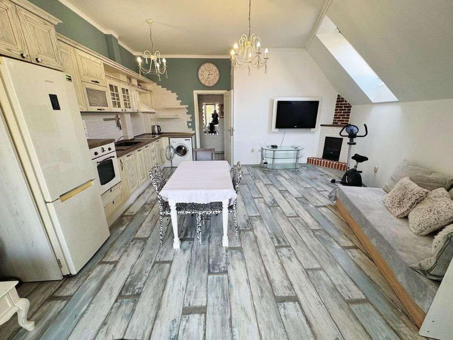 Дава се под наем Двустаен апартамент в Варна, Бриз - 70 кв.м за 698.19 € - Снимка #1