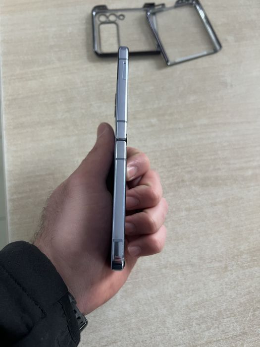 Samsung galaxy Z Flip4