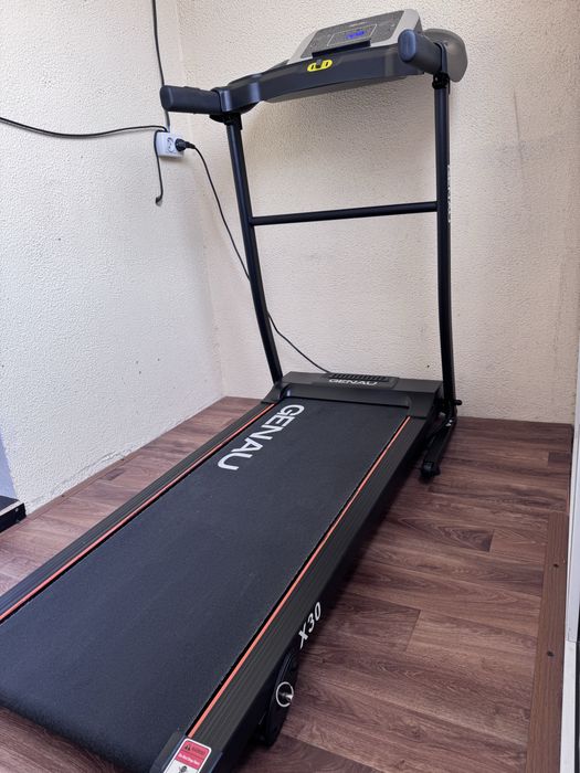 Продам беговую дорожку Genau