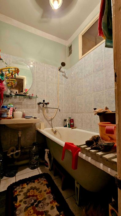 2-комнатная переделана в 3-х, улучшенная, лоджия 2х6, массив Феруза