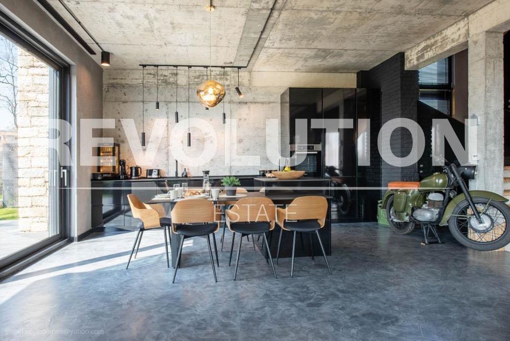 Дава се под наем Къща в Варна, Център - 200 кв.м за 2493.39 € - Снимка #2