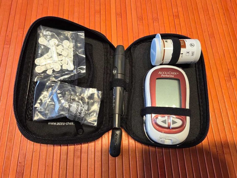 Глюкомер ACCU-CHECK в  много добро състояние