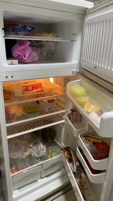 Продам холодильник. Хорошо работает, морозит
