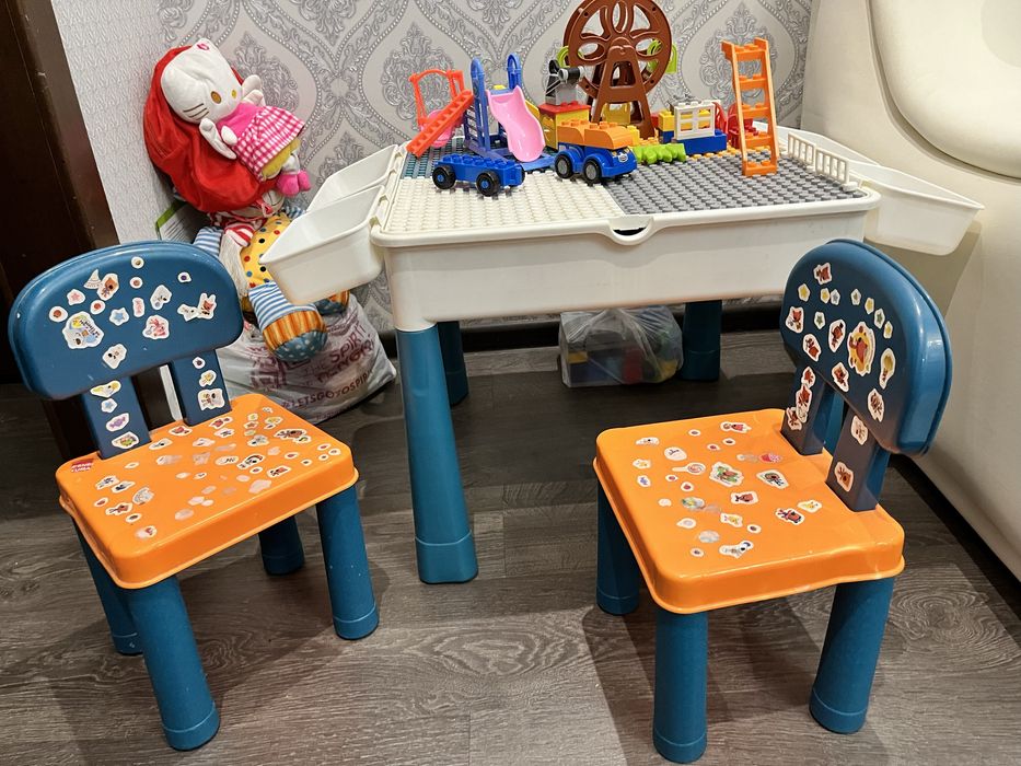 Лего стол многофунциональный в подарок коробку с игрушками.