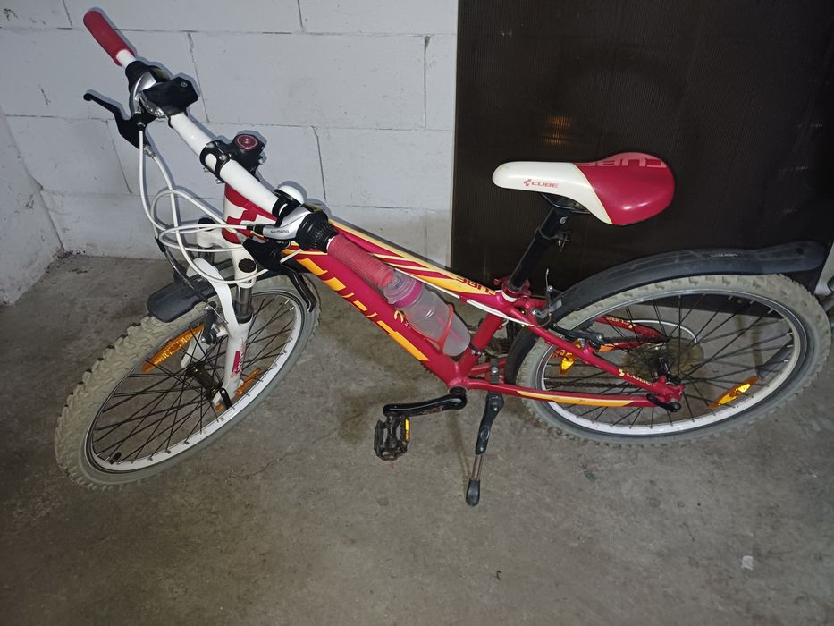 Vând bicicletă  Cube roți pe 24