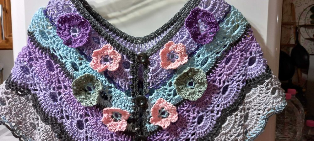 Vesta noua crosetata .Marime adult