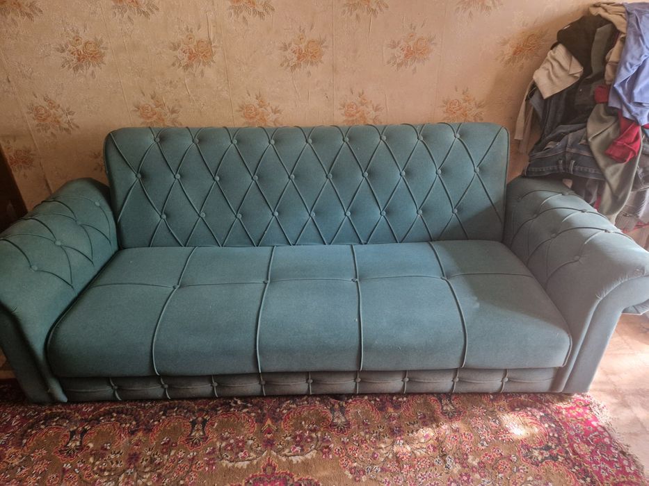 Продам диван в хорошем состоянии.